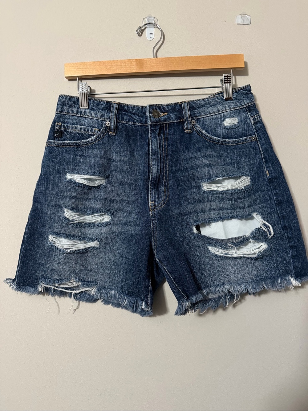 KanCan Distressed Denim Shorts Size 9/28 High Rise Raw Hem 100% Cotton